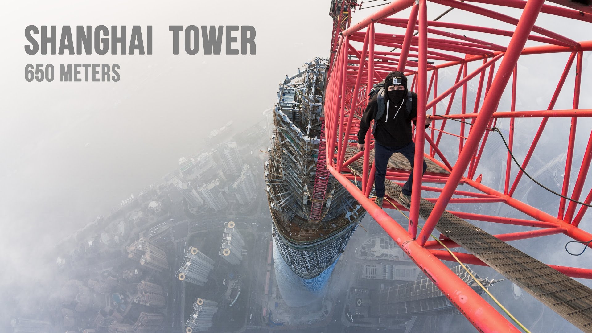 Sărind de pe Shanghai Tower, de la 650 metri