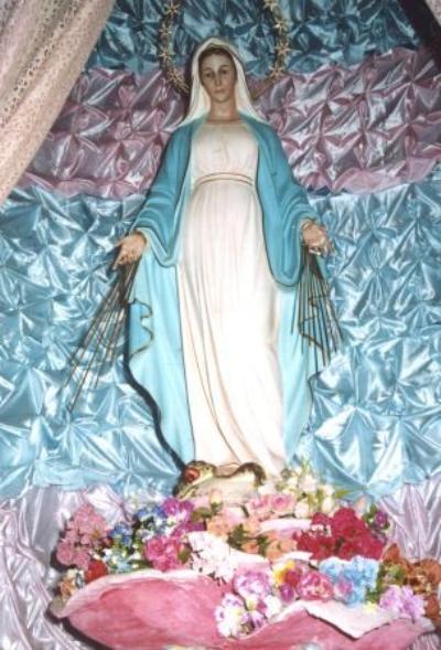 Statuie reprezentând-o pe Fecioara Maria din Arighbo. Auor Elizabeth. Sursă Wikipedia.