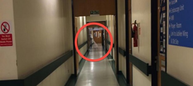 O fantomă surprinsă într-un spital din Leeds